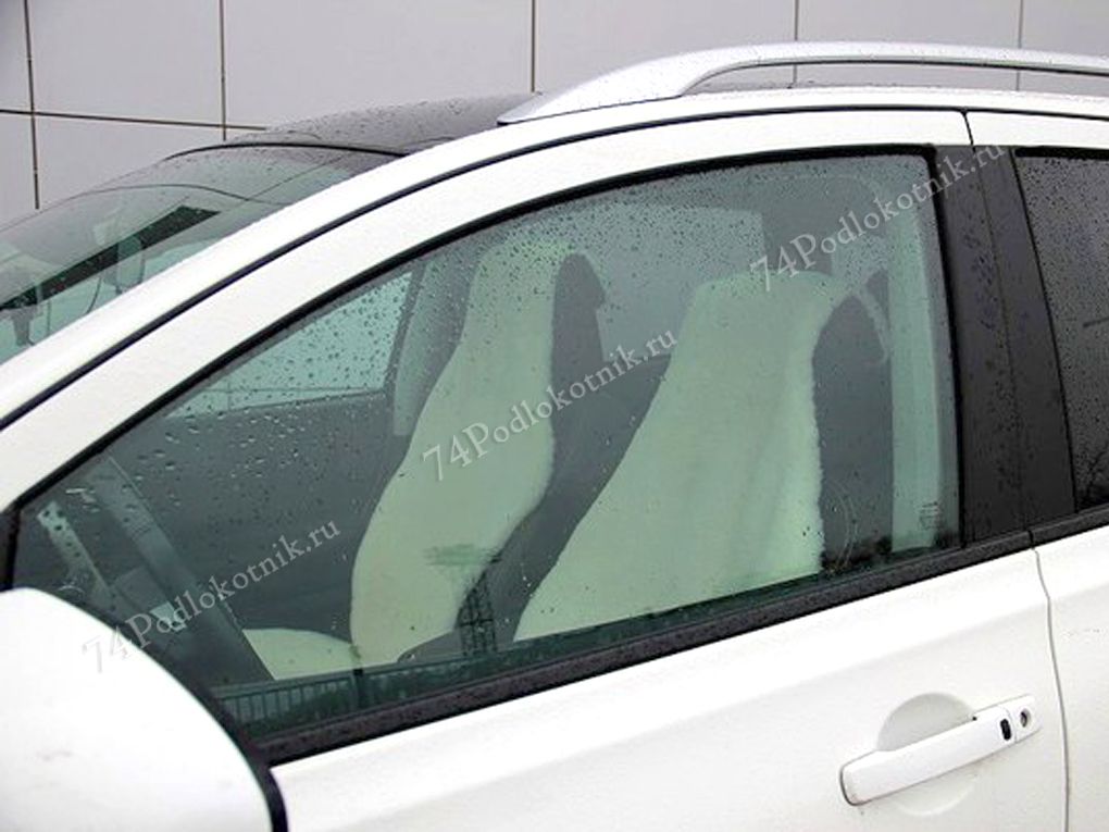 Меховая накидка на сиденье на автомобиля белая